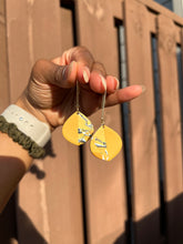 Load image into Gallery viewer, Half and Half Yellow Drops