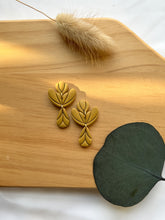 Load image into Gallery viewer, Elegant Scalloped 3 Piece