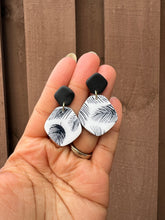 Load image into Gallery viewer, Pampas Grass-Black & White