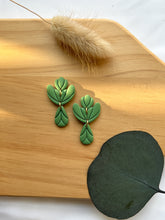 Load image into Gallery viewer, Elegant Scalloped 3 Piece