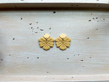 Load image into Gallery viewer, Flower Dangles