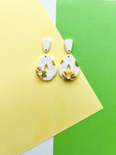 Load image into Gallery viewer, Yellow Flowers