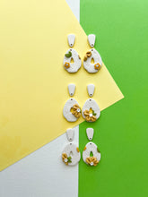 Load image into Gallery viewer, Yellow Flowers