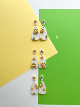 Load image into Gallery viewer, Yellow Flowers