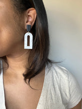 Load image into Gallery viewer, Black & White