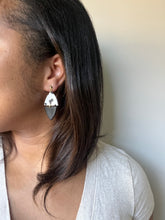 Load image into Gallery viewer, Black & White