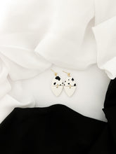 Load image into Gallery viewer, Black & White