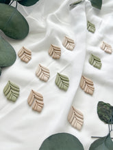 Load image into Gallery viewer, Kendra Mini C Post
