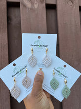 Load image into Gallery viewer, Kendra Mini C Post
