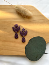 Load image into Gallery viewer, Elegant Scalloped 3 Piece
